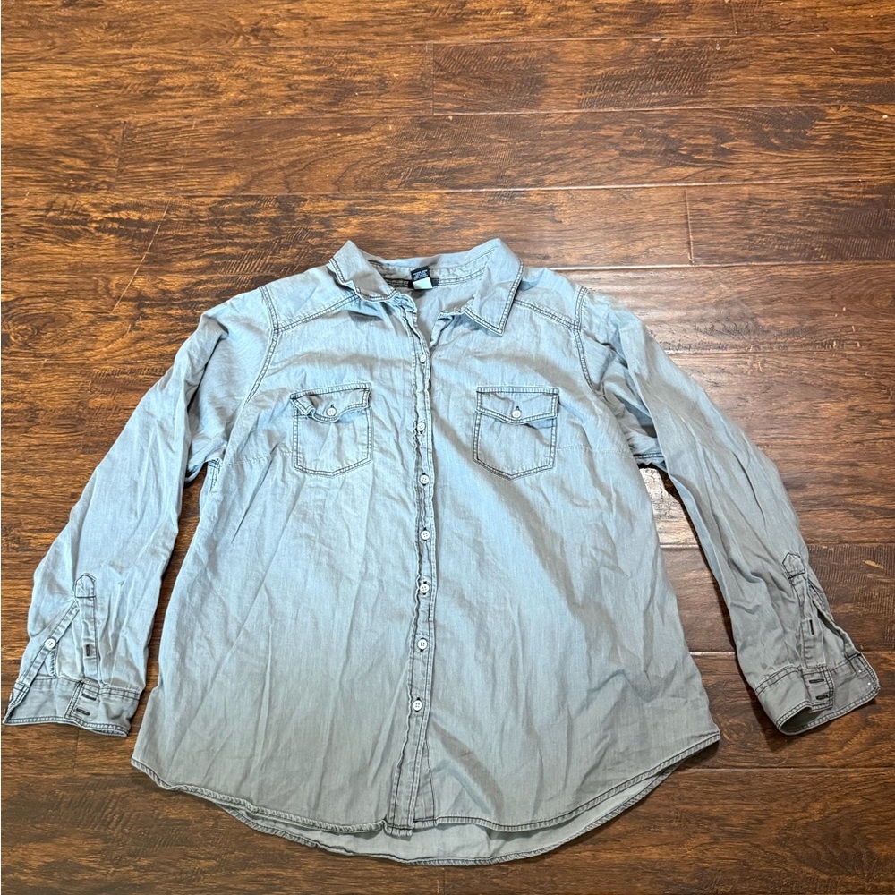 Torrid Size 2 Grey Denim Chambray Button Down Shirt Long Sleeve Plus Size 2X - Picture 2 of 5